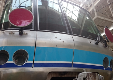 JR線を甲種輸送中の車両(中央線国立駅にて)